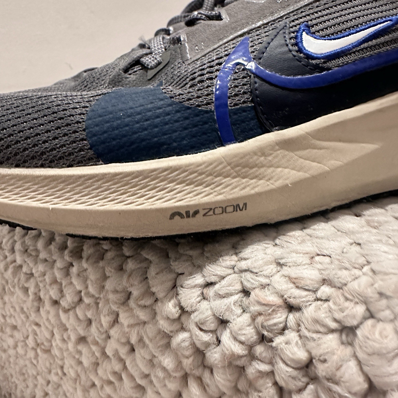 Nike Air Zoom Pegasus 40 Men’s Running Shoes – Gray/Blue Mesh – US 12