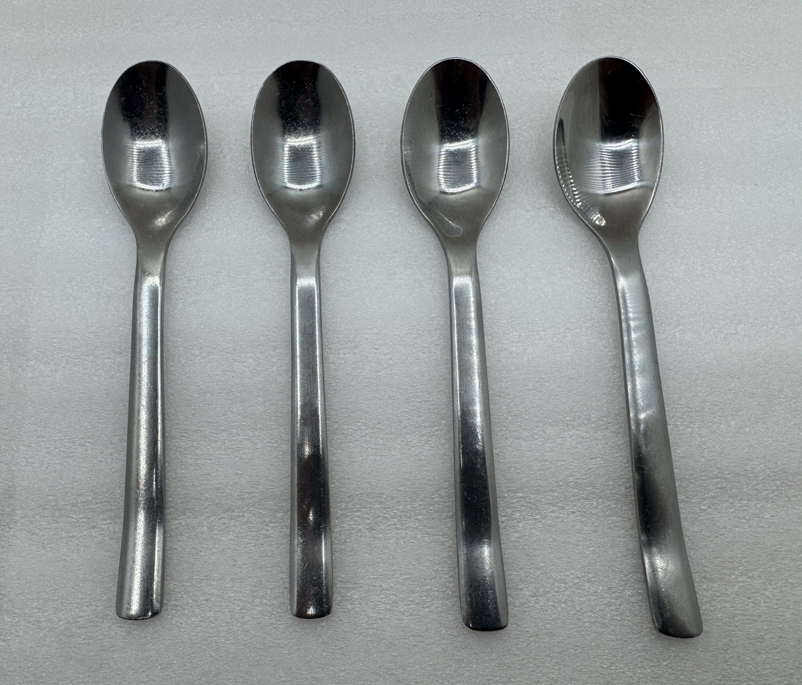 Set Of 4 Dinner Spoons B11 Stainless Steel Silverware Premium Restaurant Quality
