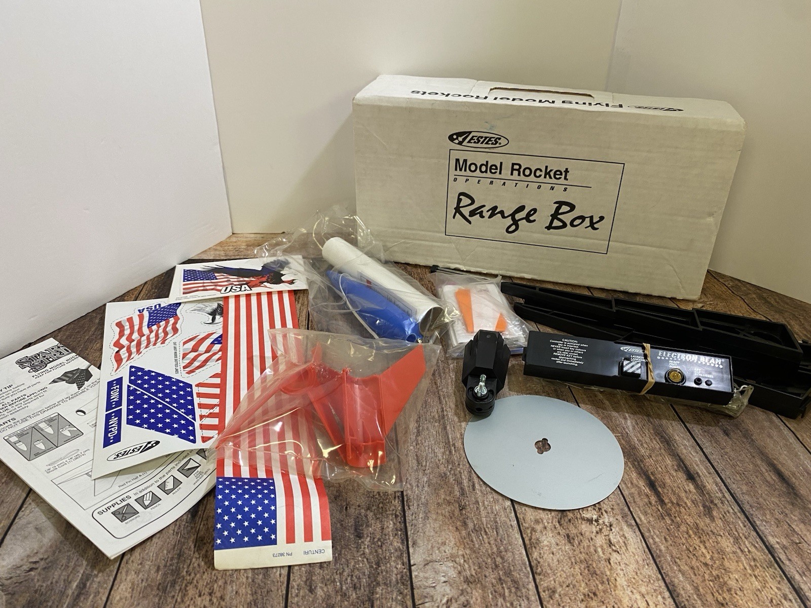 ESTES STARS & STRIPES model rocket Kit #1407 With Launch Pad & Extras NO Engines