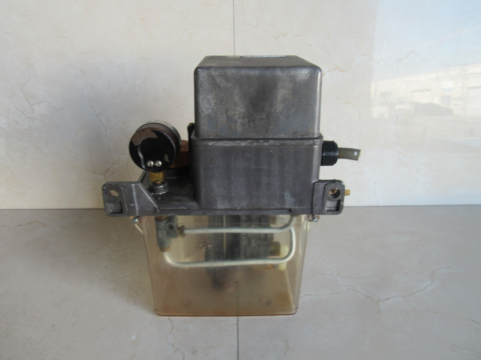 Showa LCB4-7613 AC-100v Lube Pump LCB47613 LCB-4-7613 Lot # 3482 Listed by Greg