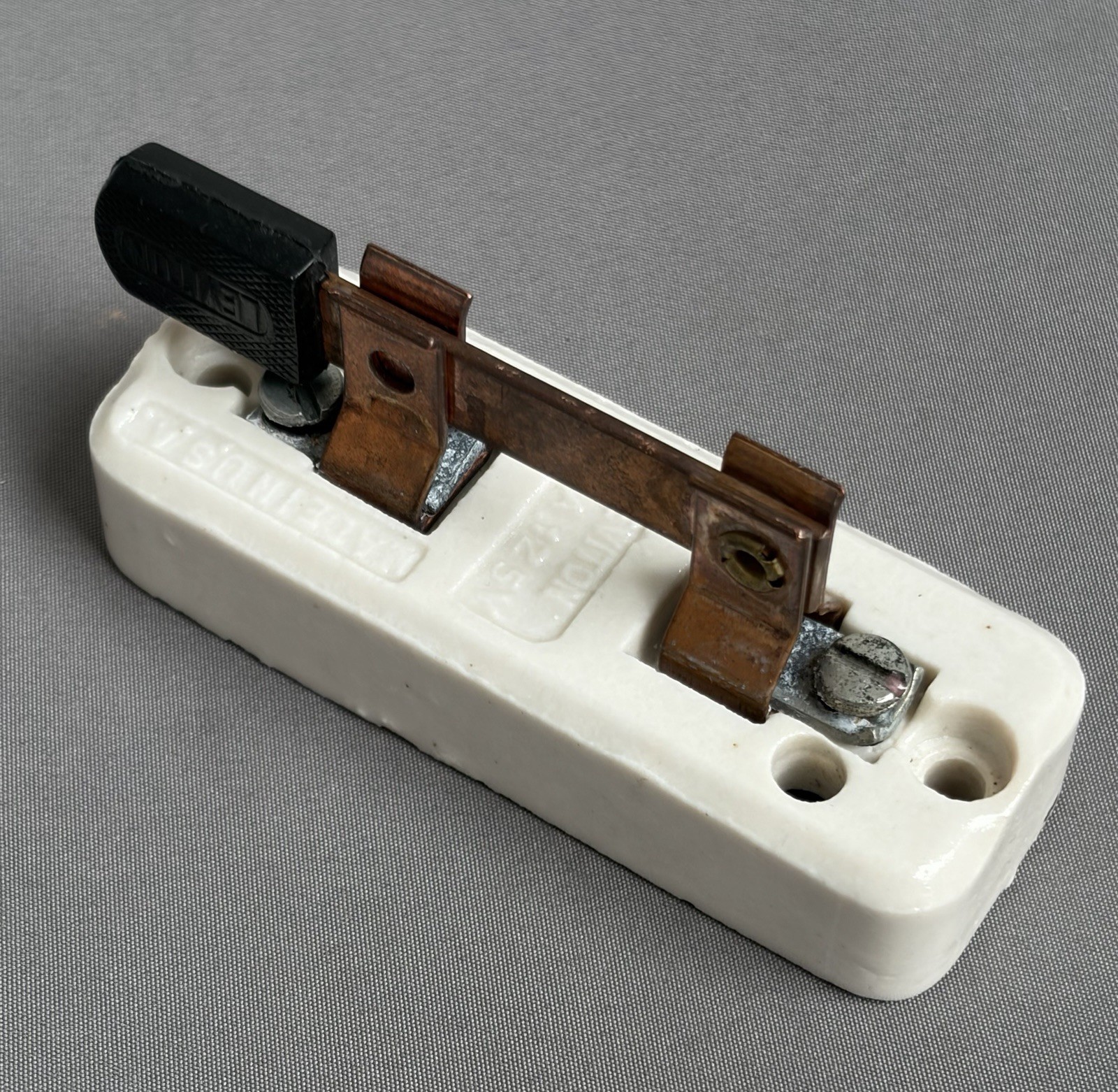 Vintage Leviton Knife Switch SpST Single Pole Single Throw 25A 125V Ceramic USA