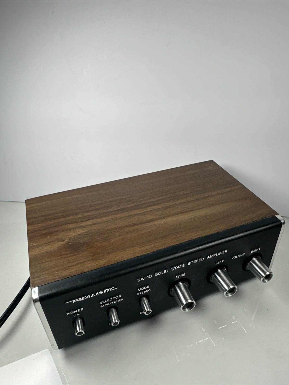 Realistic SA-10 Stereo Amplifier Model 31-1982B - Powers On
