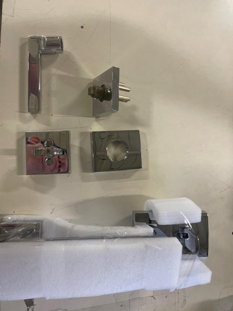 SC.LAJxSQU.CSR.260.6L.DS.CKY.KD La Jolla Handleset with Square - Polished Chrome