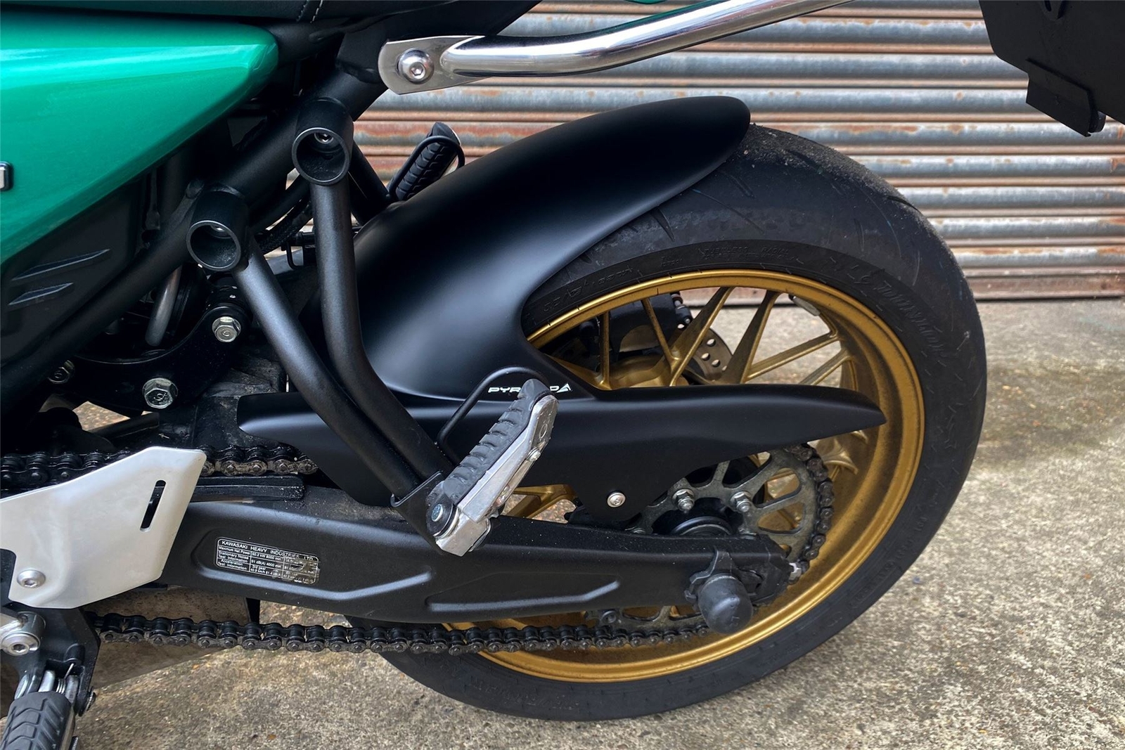 Pyramid Hugger Matte Black Kawasaki Z 650 2017-2025