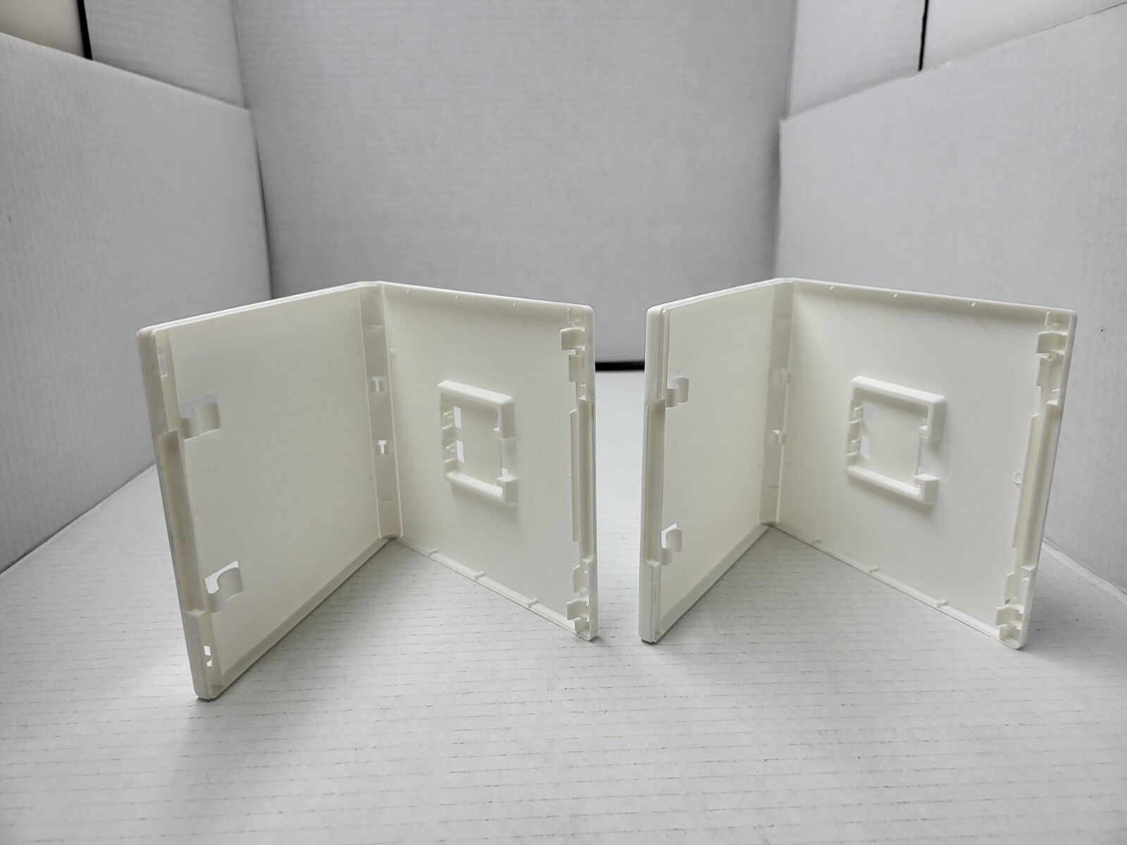 2 NEW White Empty Replacement Generic Video Game Cases for Nintendo 3DS Games 5i