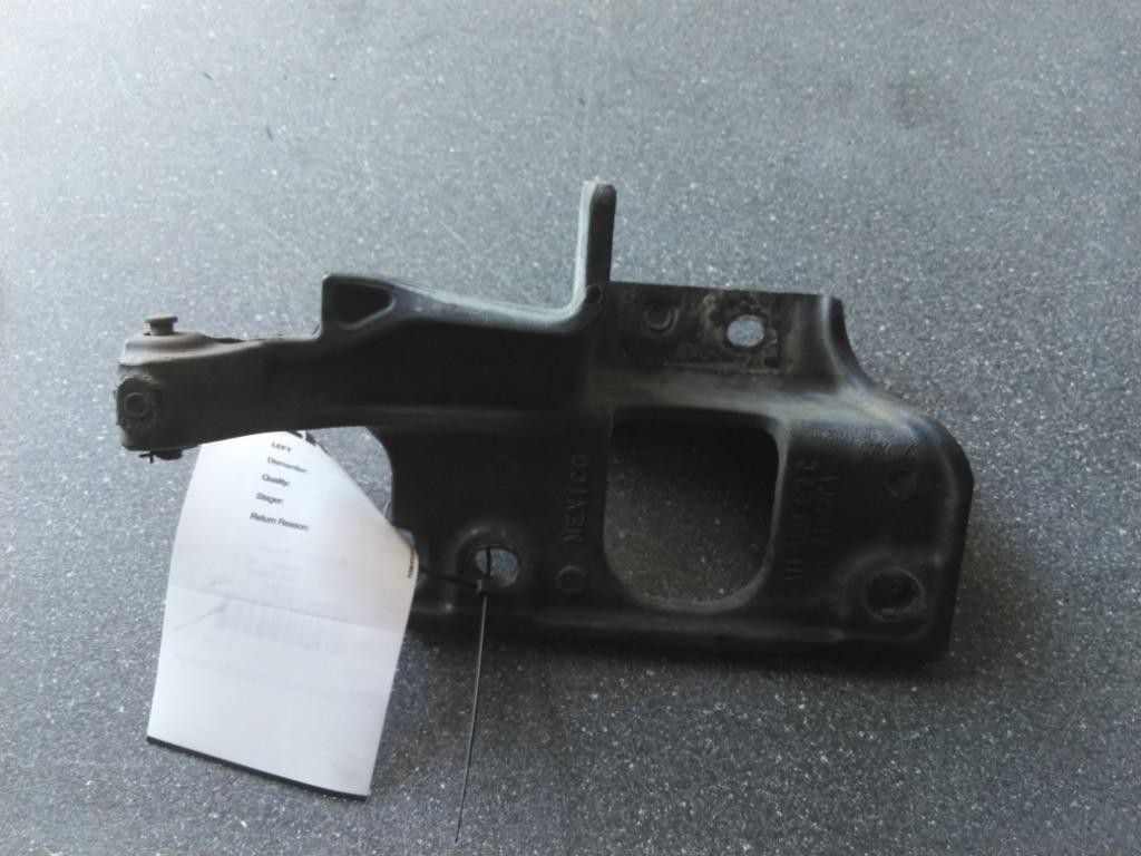 For 2020 PETERBILT 579 BUMPER BRACKET Left , MD
