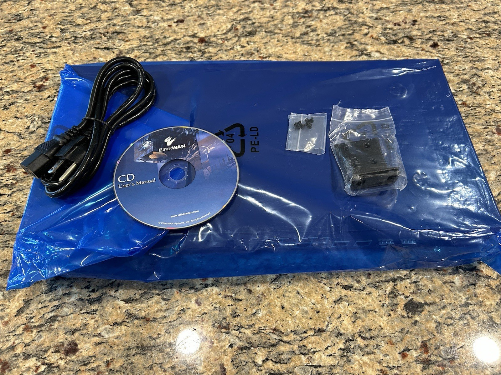 ETHERWAN EX17082 SWITCH New Open Box