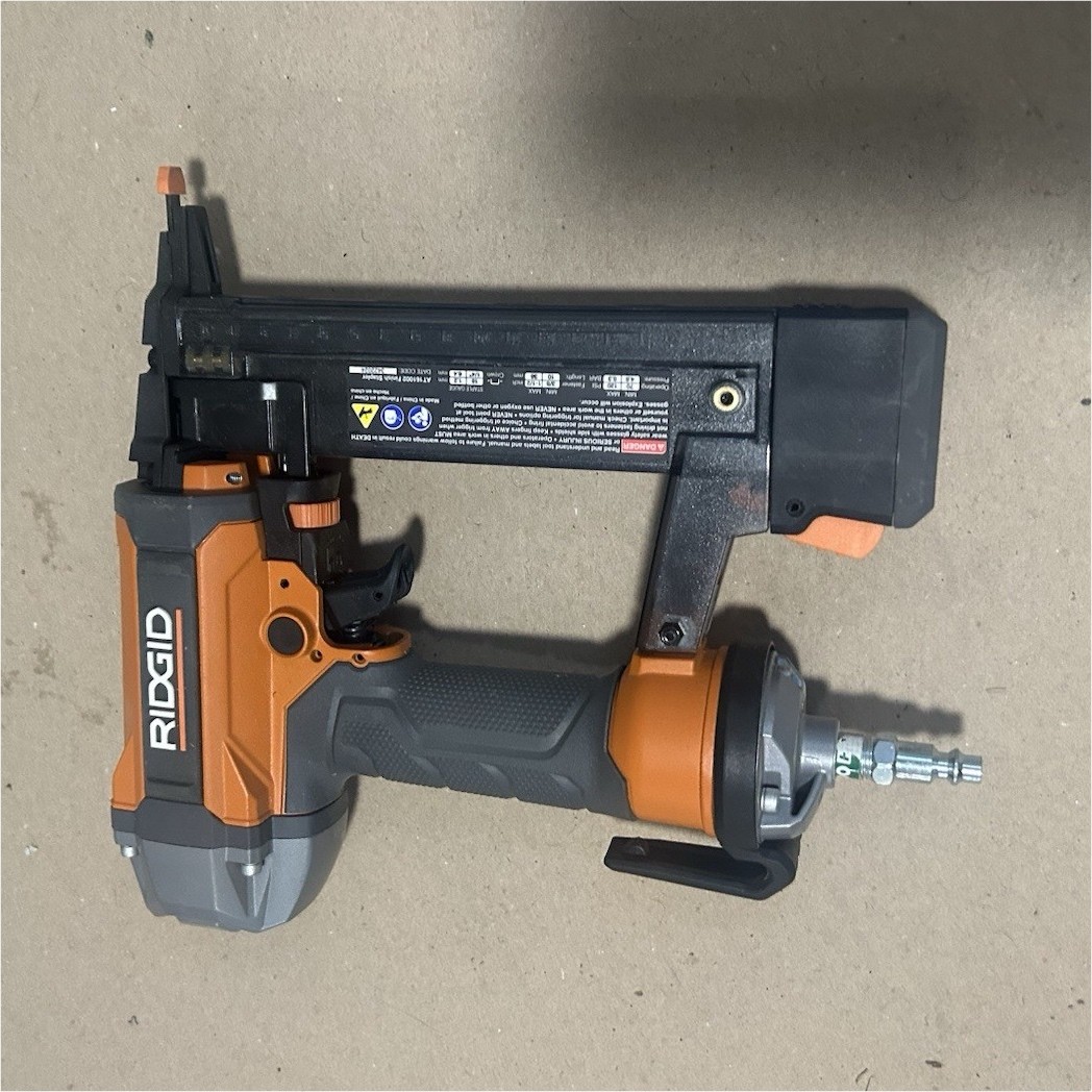 RIDGID 18 GA Narrow Crown Staple Pneumatic Nailer