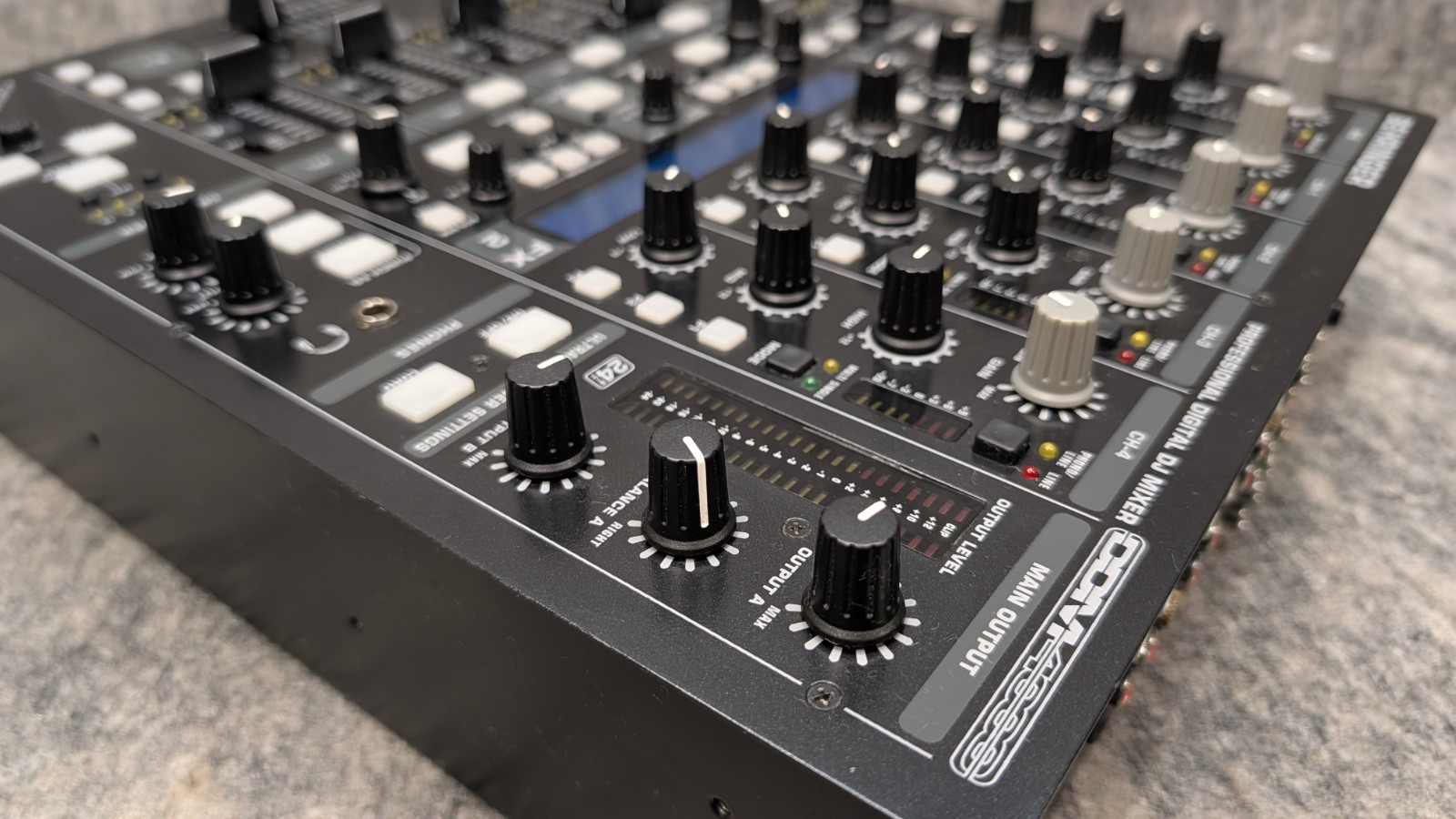 Behringer DDM4000 Digital DJ Mixer 4-Channel USB Tabletop Echo Reverb Filter