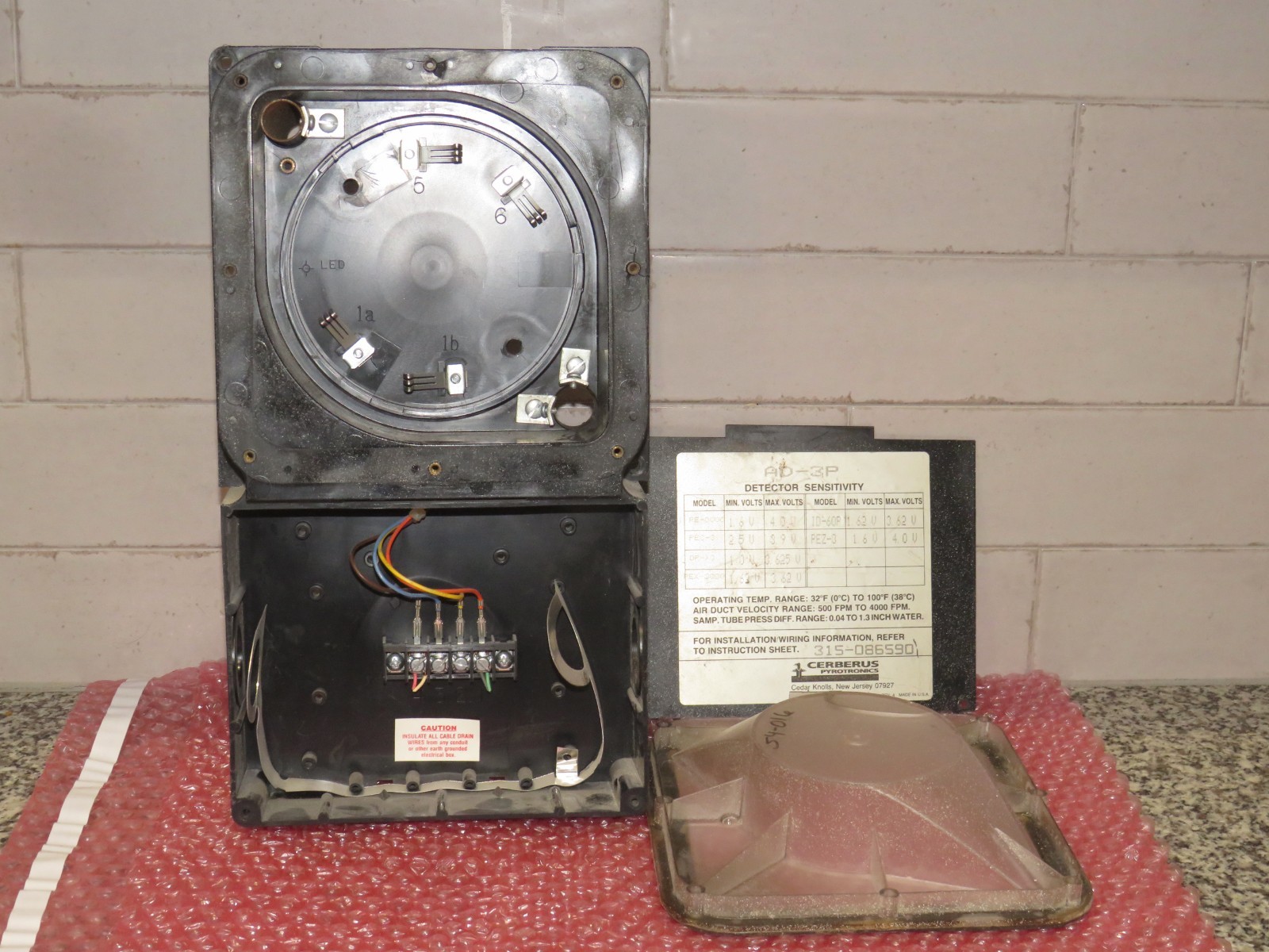 SIEMENS CERBERUS PYROTRONICS AD-3P DUCT DETECTOR HOUSING