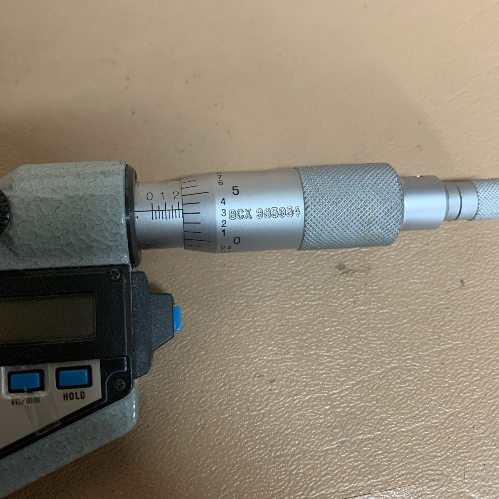 Mitutoyo 0-1", 406-711 micrometer and Metric Digital