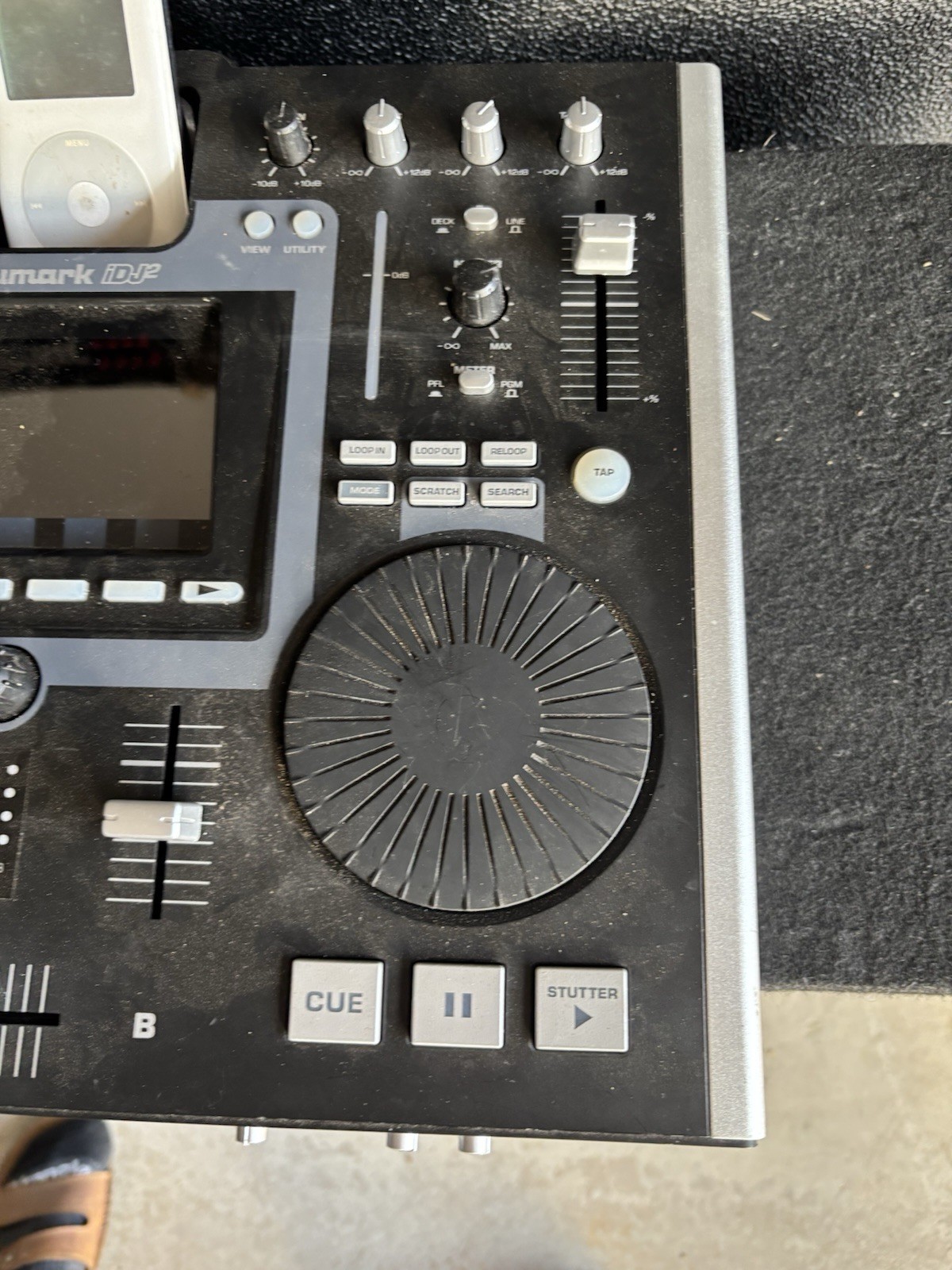 Numark iDJ2 DJ Mixing Console Compatible with iPod Mobile DJ System - TESTED