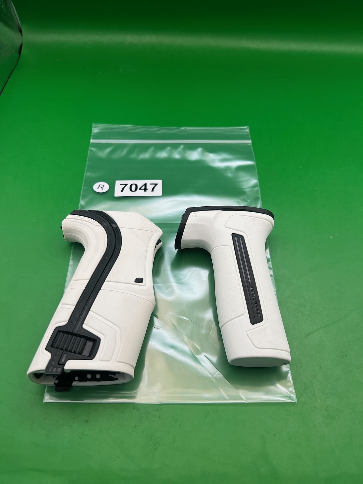 Planet Eclipse Ego / ETEK Grip Panels White Black