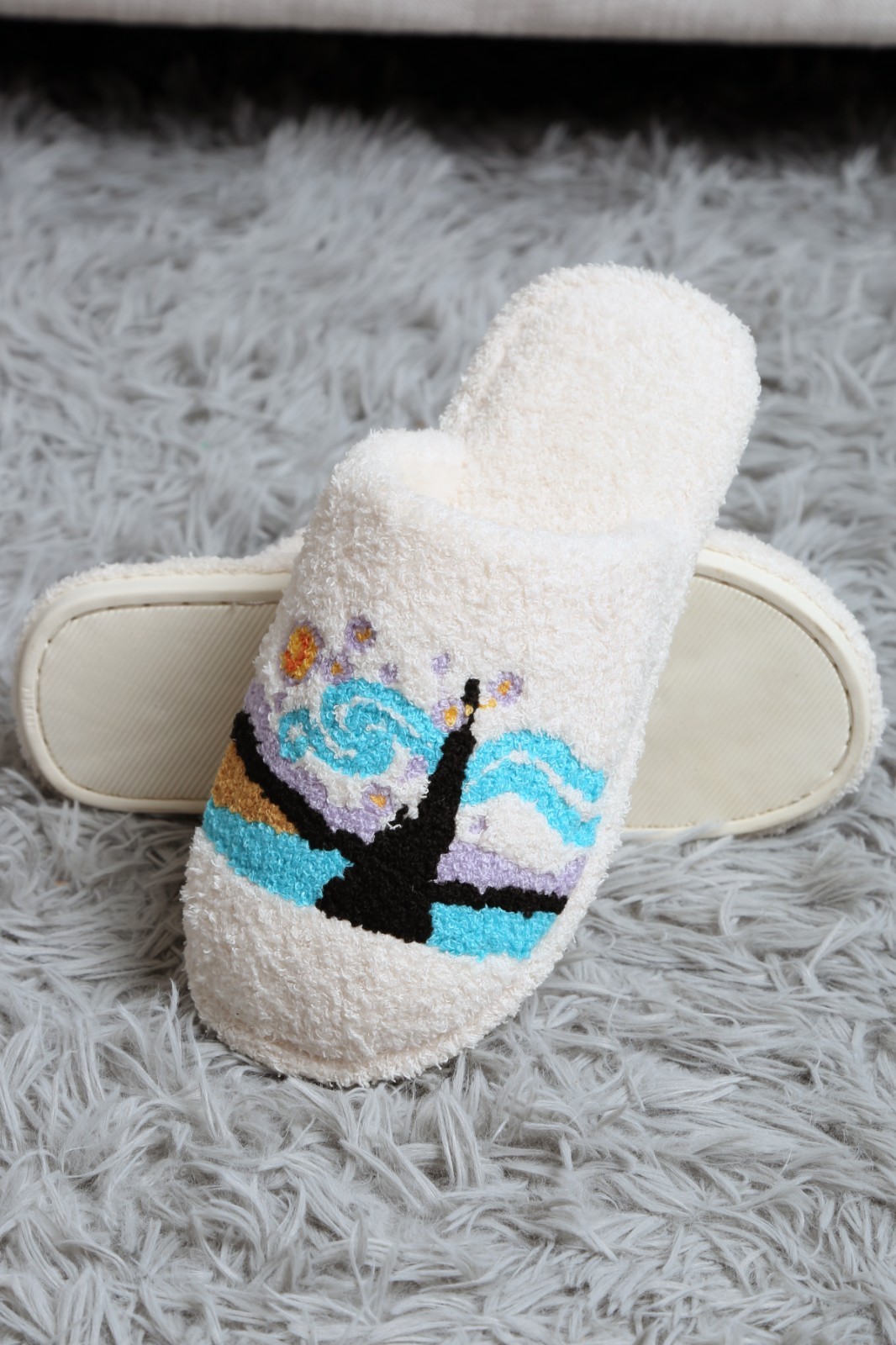 ComfyLuxe Painting-Inspired Pattern Slippers