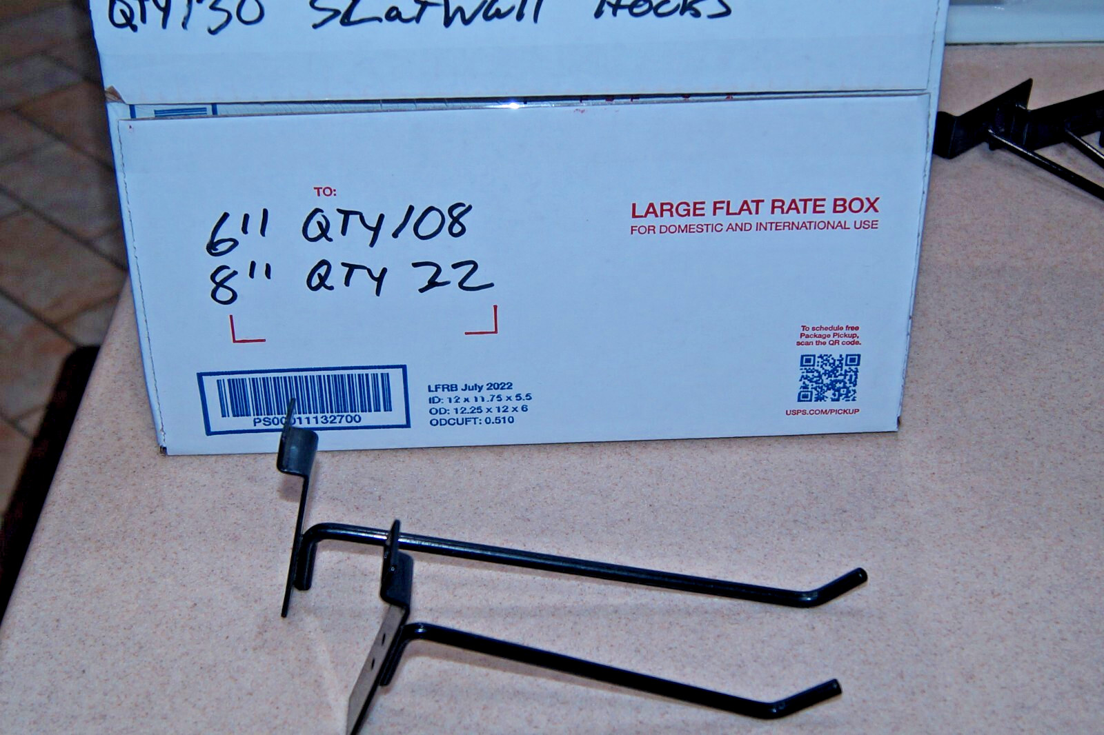LOT OF 130 BLACK METAL SLATWALL 6" & 8" HOOKS FREE SHIPPING