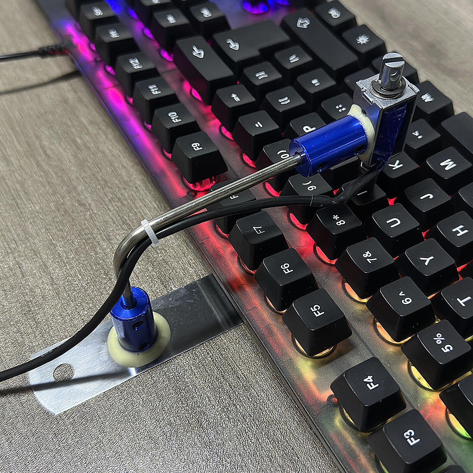A Computer Keyboard Clicker Auto Random Click Game Assistance Hang Up Artifact
