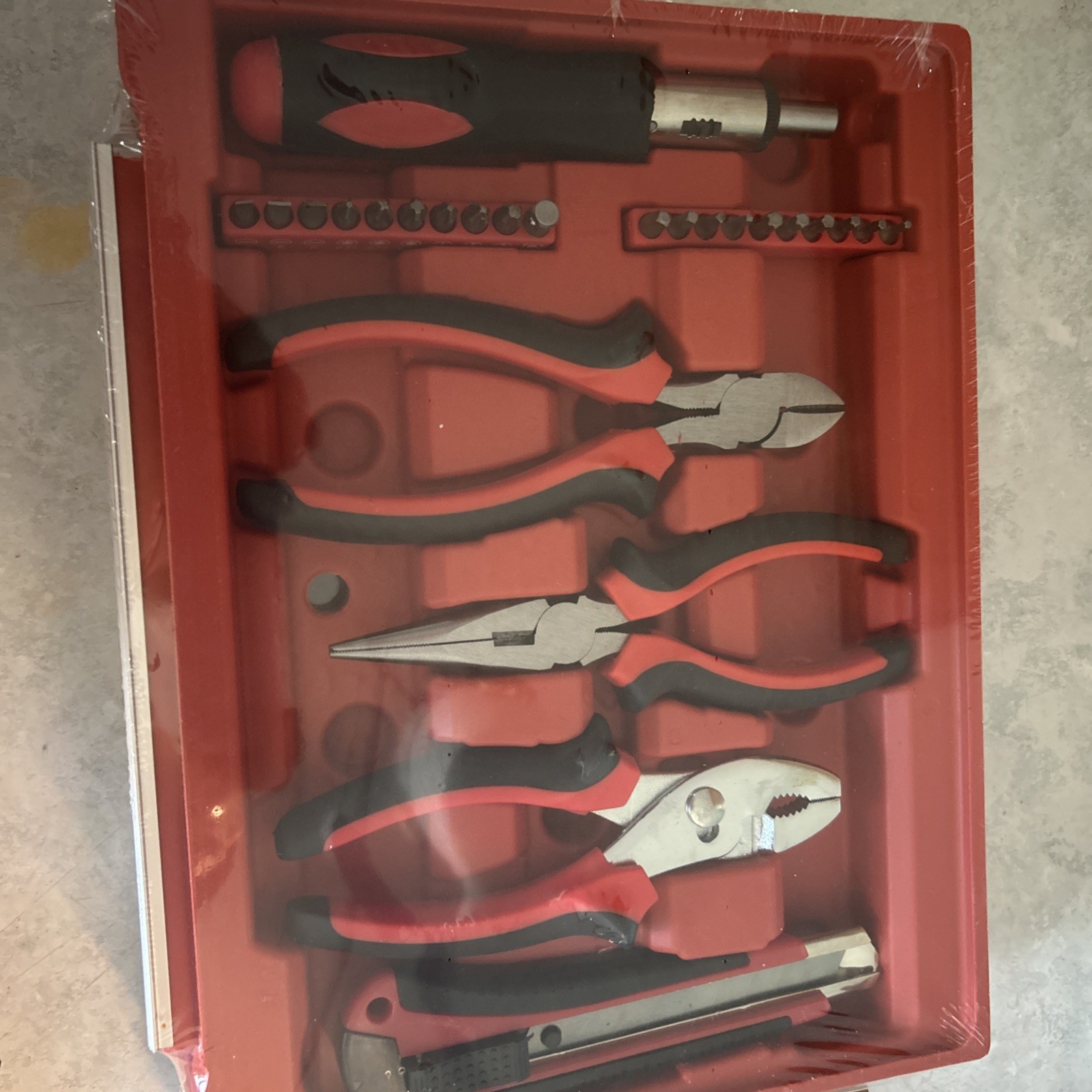 Austin Tools 26-Piece Plier And Utility Set NEW In Box. 20 Bits 6 Tools