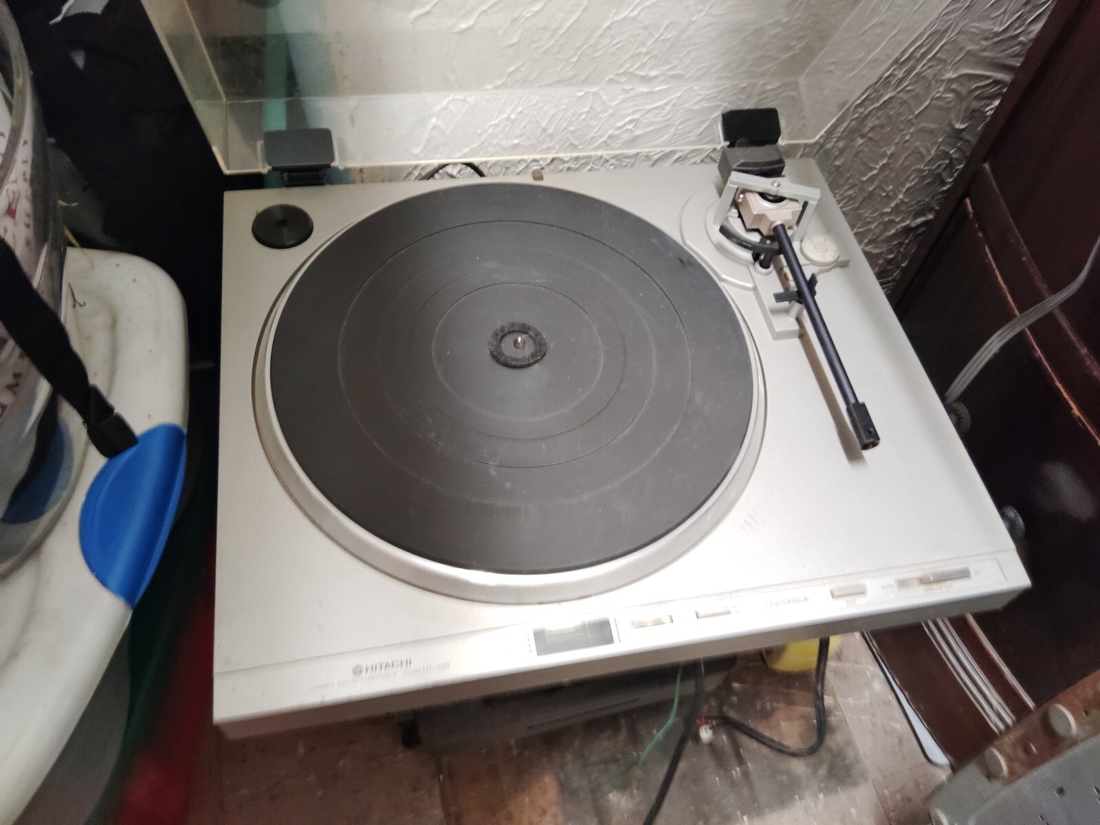 Hitachi Turntable
