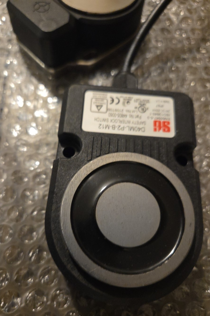 STI D40ML-P2-B-M12 Magnetic Locking Safety Switch