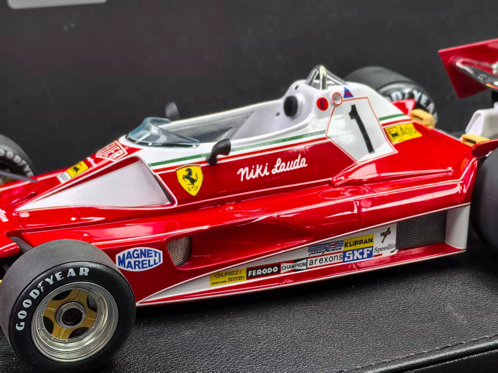 1/18 GP Replicas Ferrari 312T2 Niki Lauda Model