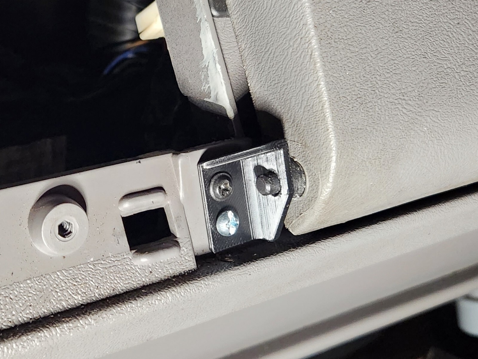 USA Made Glove Box Door Hinge 88-94 Chevy GMC OBS C1500 Tahoe Suburban