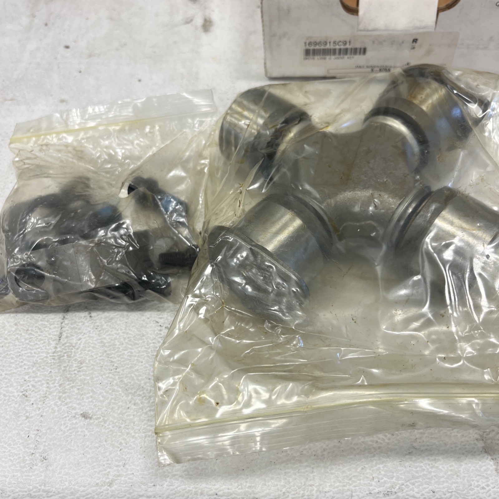 Newstar S-C473 Universal Joint w/ Strap Kit Spicer 5-675X    B3