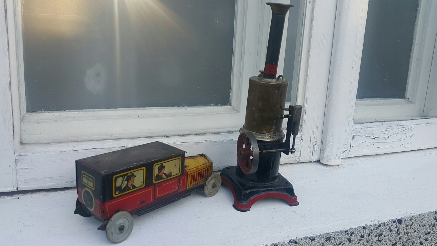 VINTAGE TRAIN MODEL TABLETOP EDUCATION SCHOOL LAB DESKTOP USSR CCCP SOUVENIR
