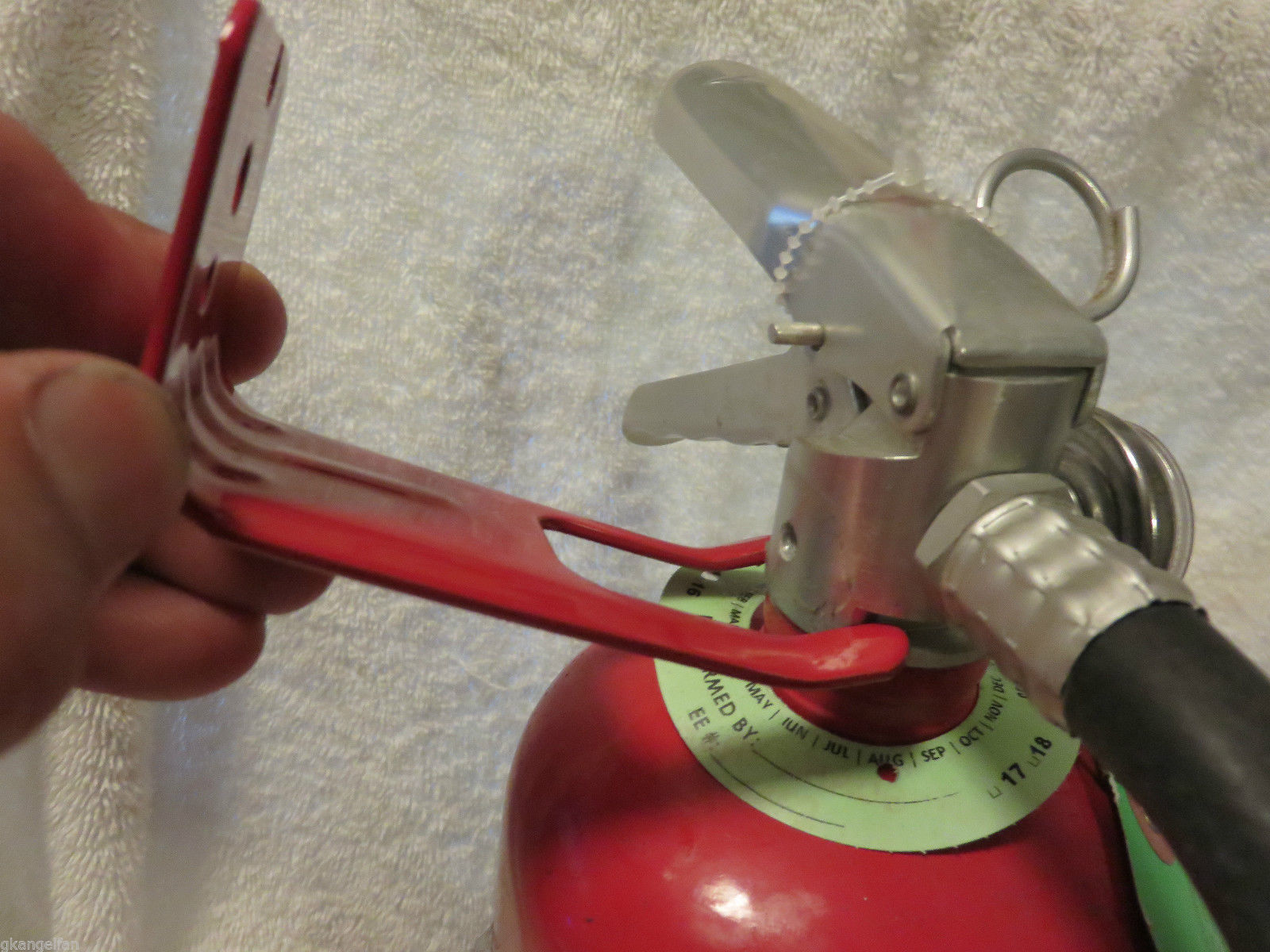 🔥🧯4-FORK STYLE WALL MOUNT 5/10 & 20# SIZE FIRE EXTINGUISHER AMEREX BRACKET