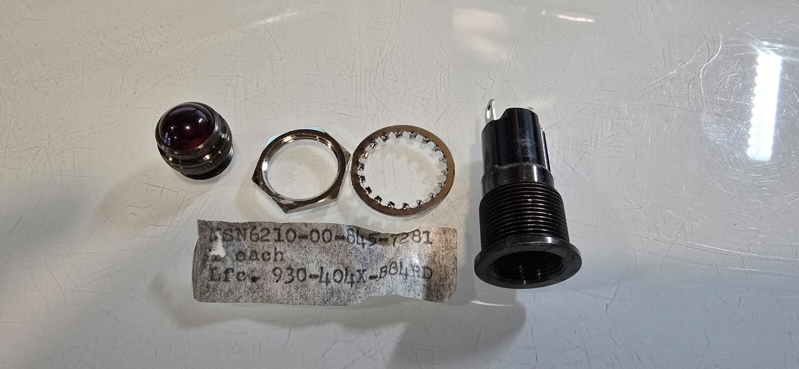 (2) DIALIGHT INDICATOR LIGHT 81-0410-0111-201 6210-00-845-7281