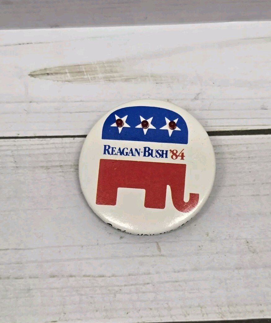 RARE Vtg 1984 Reagan Bush 84 Campaign Blinking Lights and Music Button