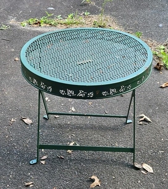 ROUND METAL OUTDOOR PATIO TABLE 20 X 16