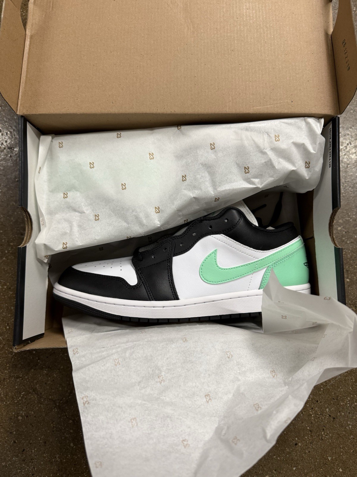 Nike Air Jordan 1 Low Green Glow Mens Size 11