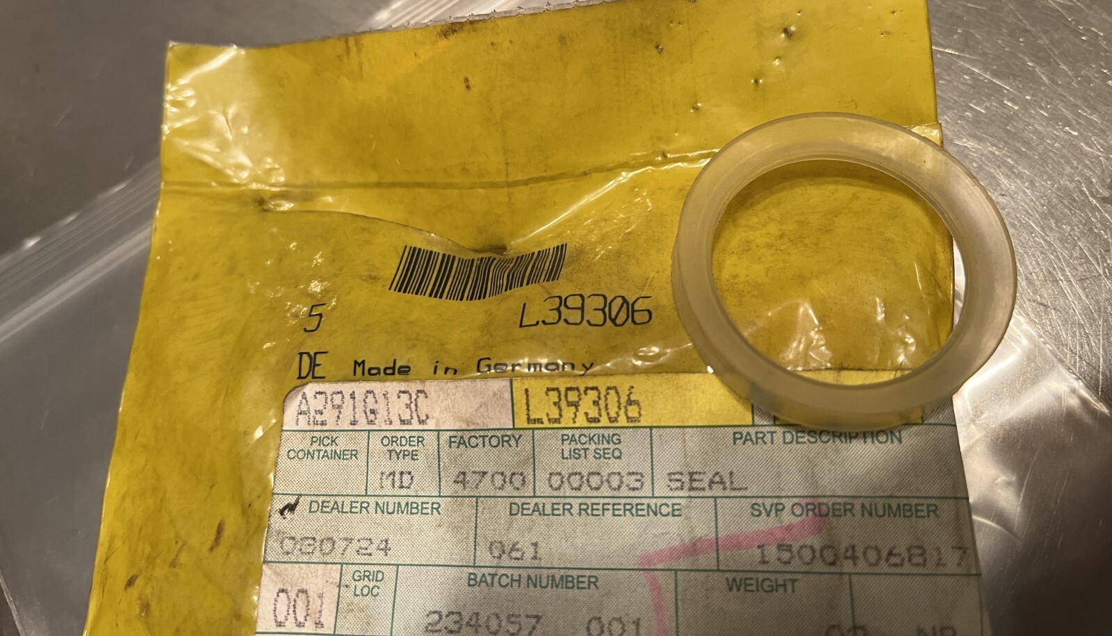 L39306  Genuine OEM  John Deere  SEAL