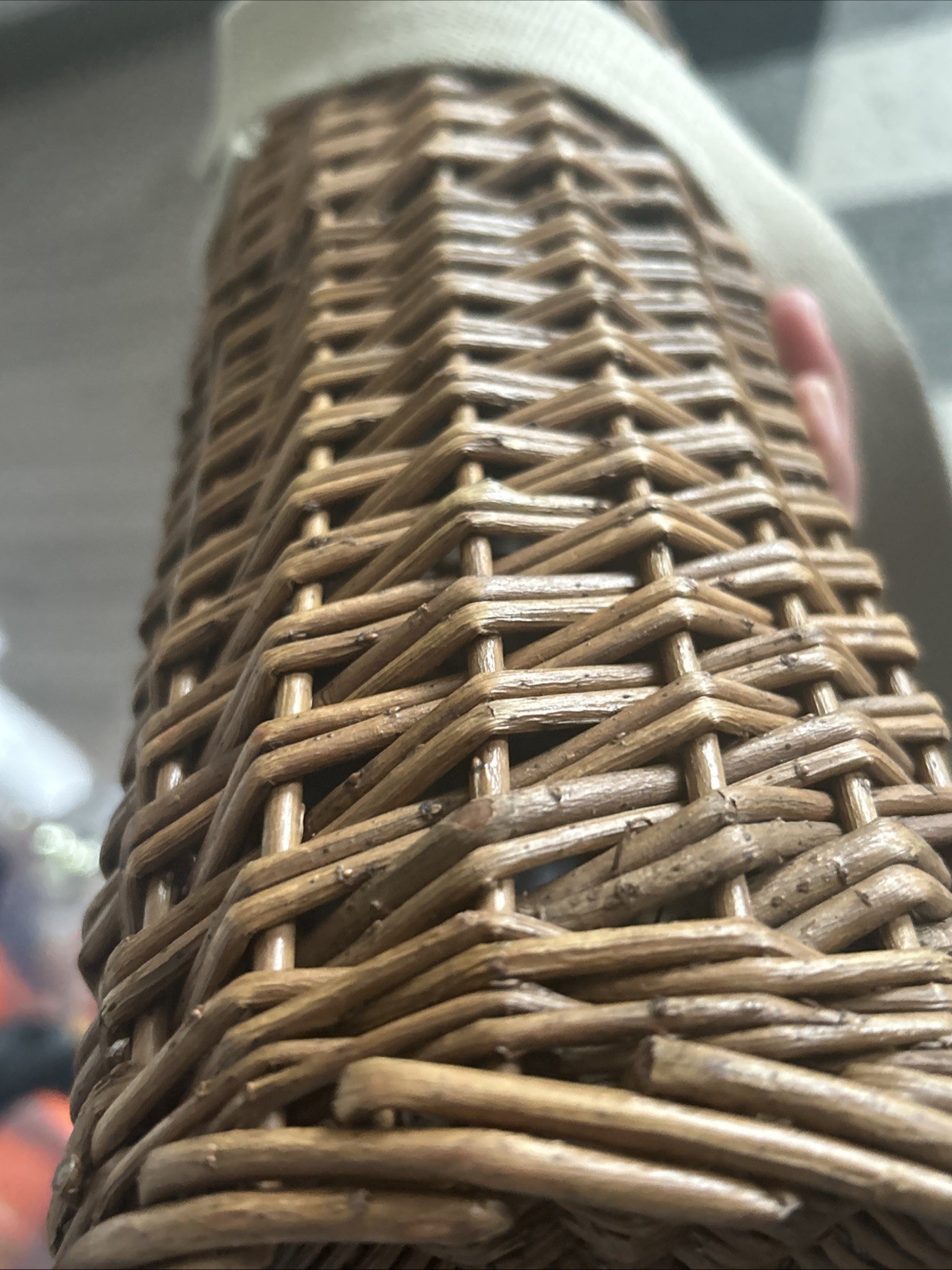Picnics And Beyond Hanging Wine Basket With Tag