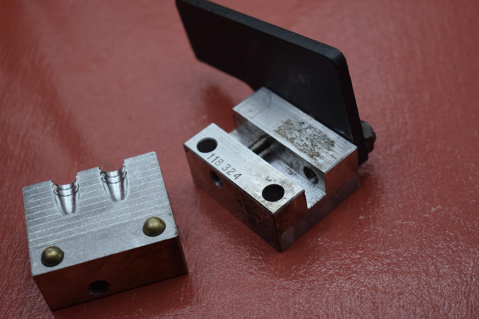 NEI Aluminum Mold dual cavity 118gr .324 used nice