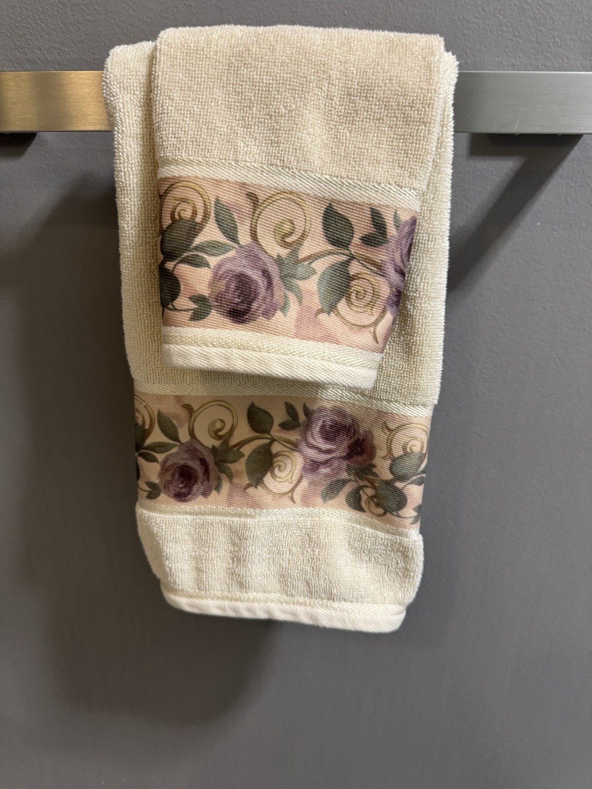 Croscill 2 Pc Towel Set Floral Hand Towel Washcloth Beige Cotton