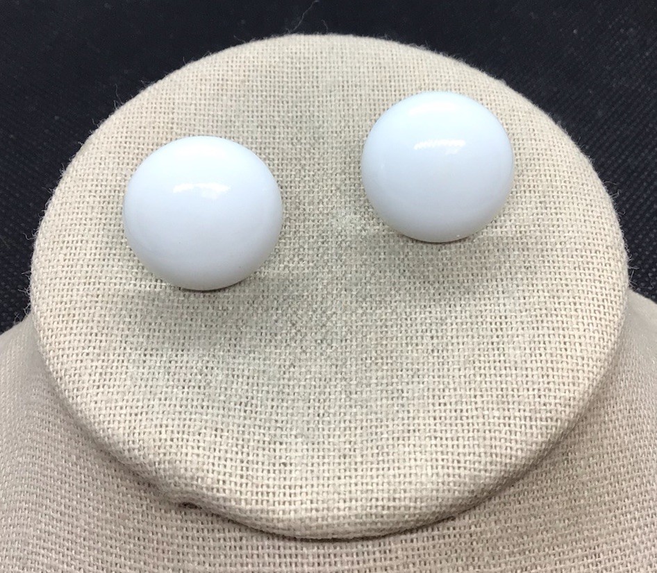 Vintage Costume White Dome Shaped Plastic Earrings H385