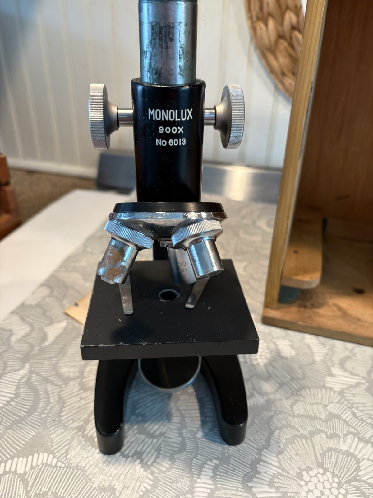 Vintage Japanese 100x-150x microscope With original wooden carrying case