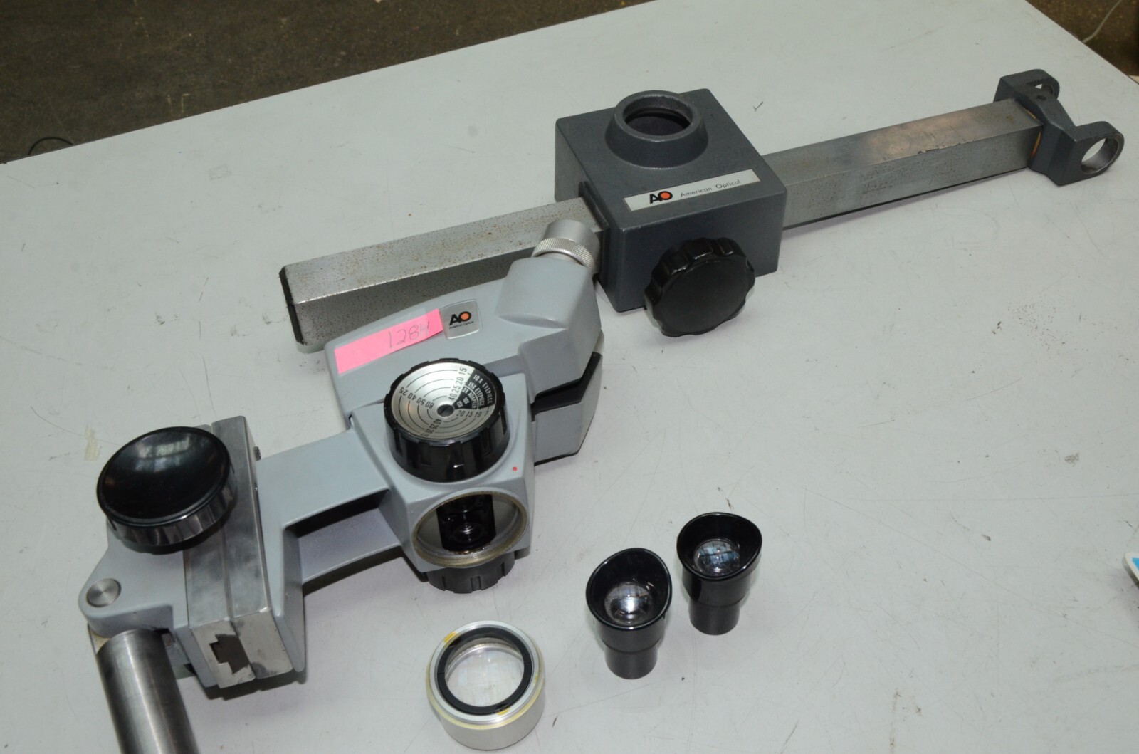 American Optics AO Zoom Stereo Microscope Head Objectives Arm