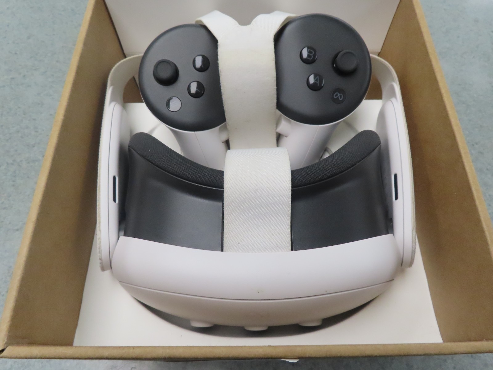Meta Quest 3 128GB Standalone VR Virtual Reality Gaming Headset & Controllers*