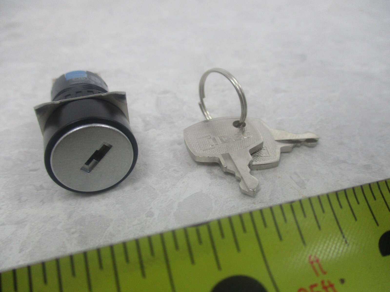 IDEC AS6M-2K1PB KEY LOCK SWITCH, T1835