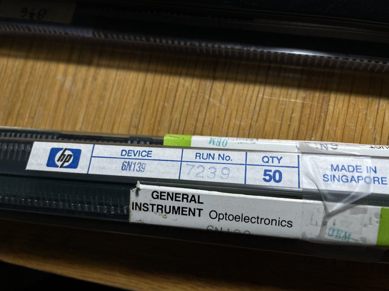 A lot of FOUR (4)  HP 6N139 or   GI 6N139 OptoIsolator in an 8 pins PDIP