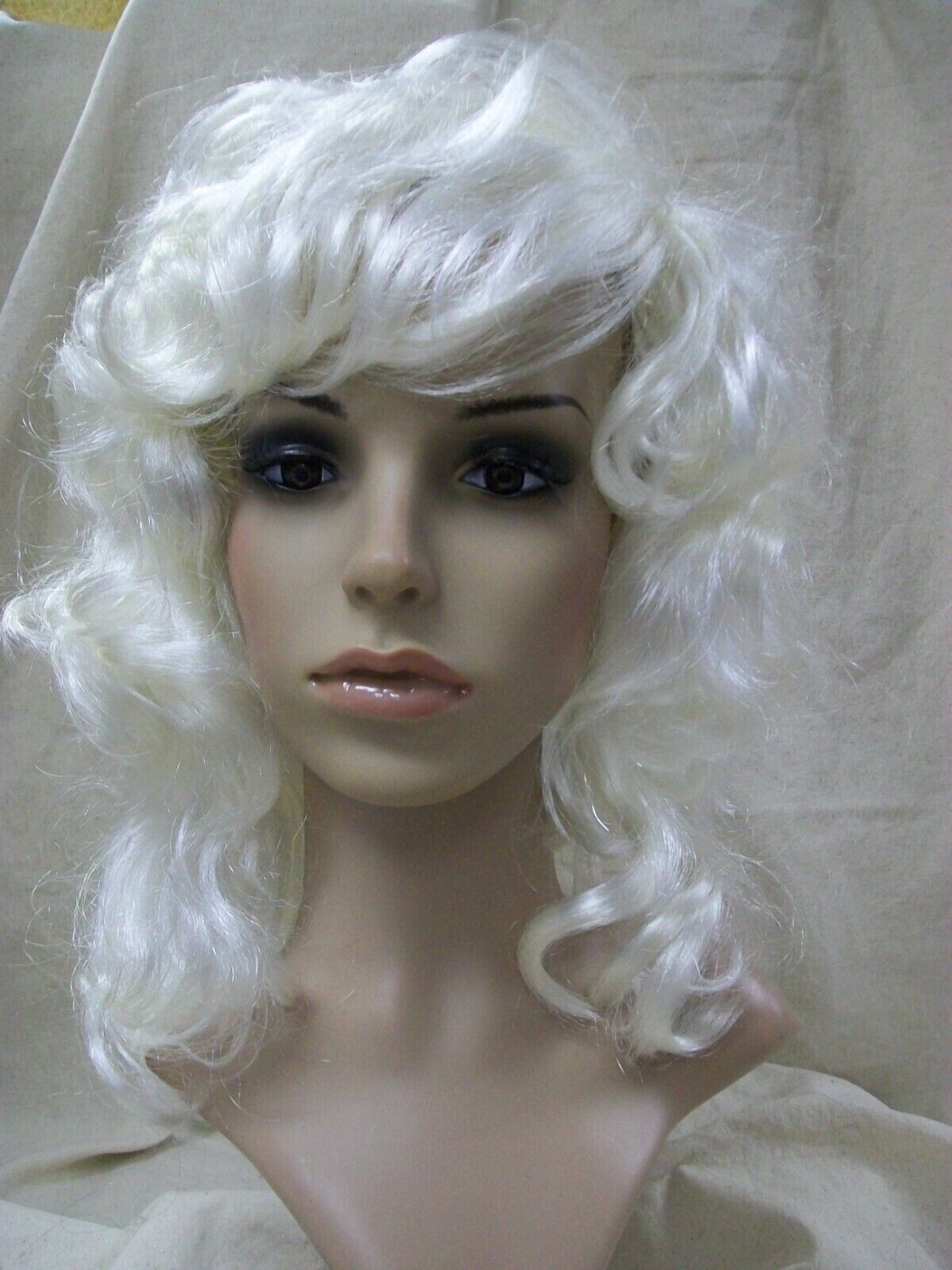 Platinum Blonde Dolly Wig Retro 70s Parton Ann Darrow Anna Nicole Marilyn Penny