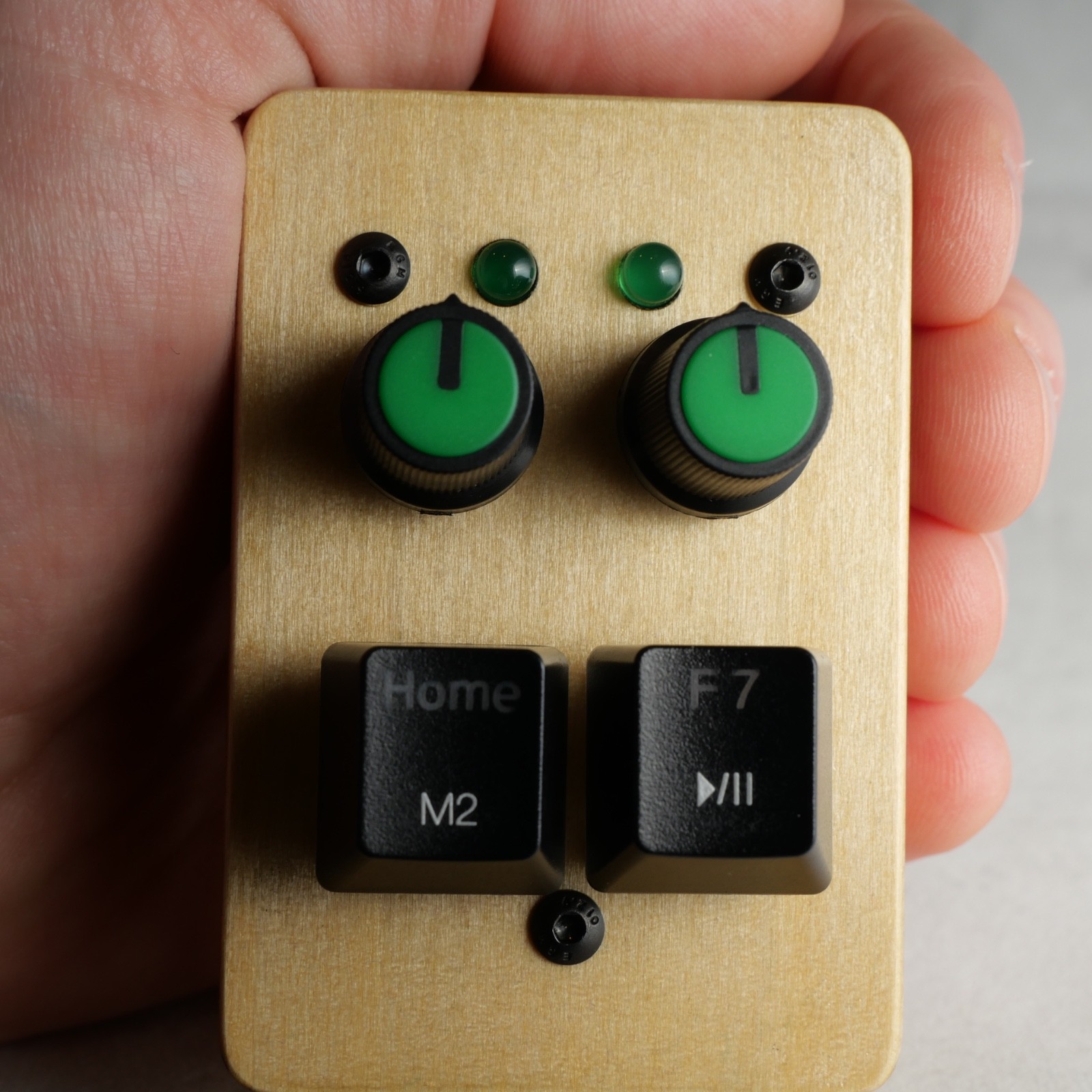 madMidiMiniClassicPlus Midi Controller 2 buttons, 2 potentiometers, 2 LEDs