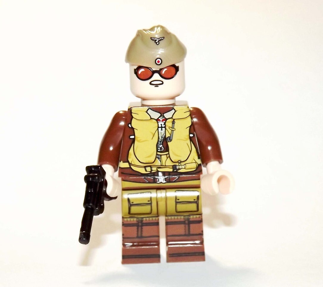 WW2 1.50 INCH GERMAN MINIFIGURE AIRFORCE PILOT OUT OF PRODUCTION FACTORY SEALED!