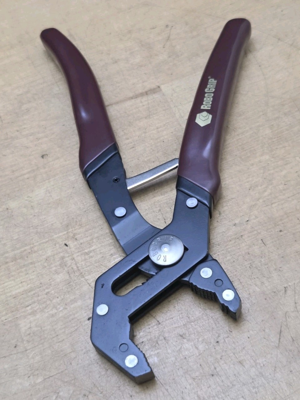 New Original Robo Grip 9" Long Self Adjusting Pliers