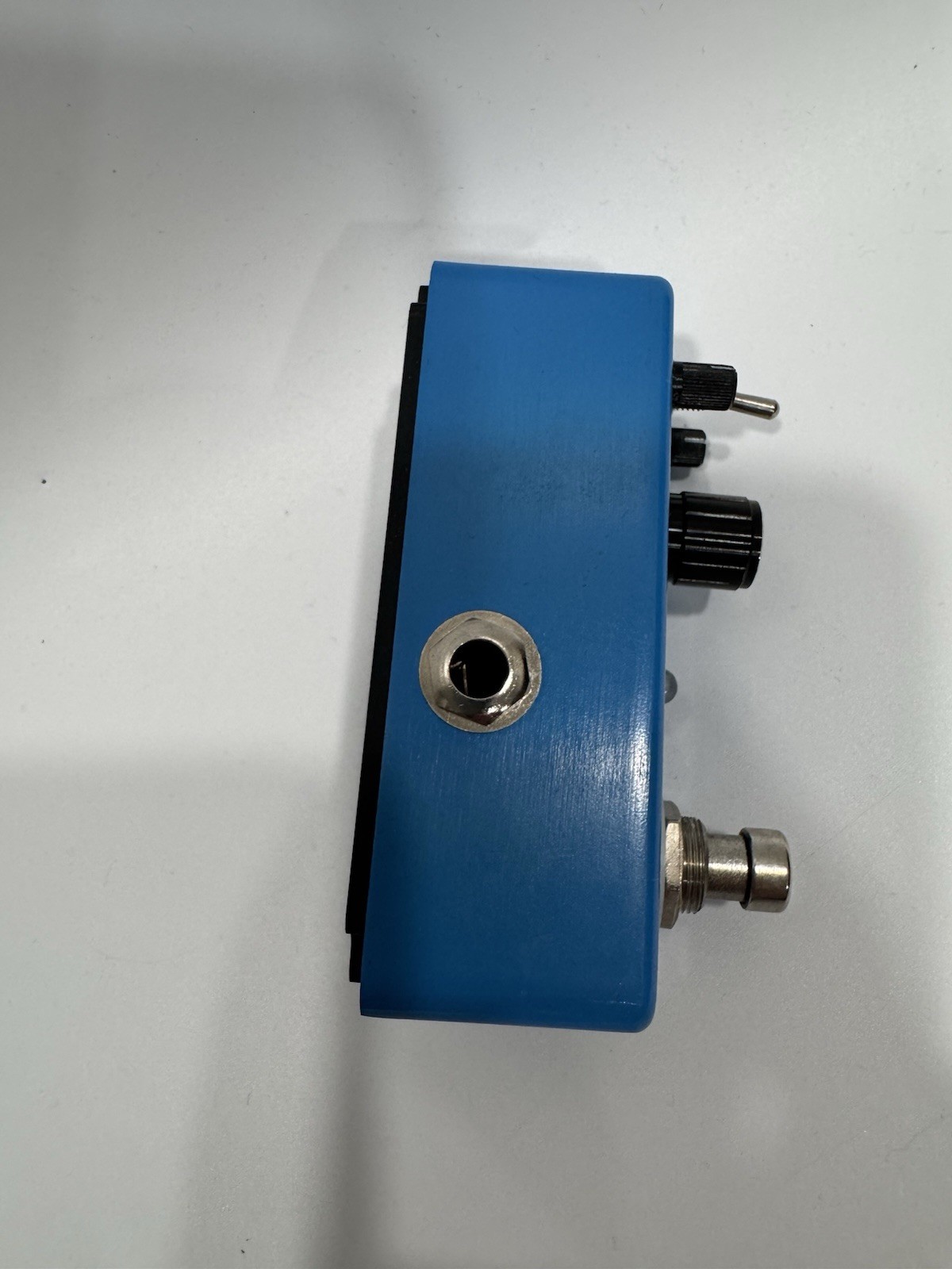 Rowin Blue Guitar Compressor Pedal – True Bypass, Untested, Great Value!