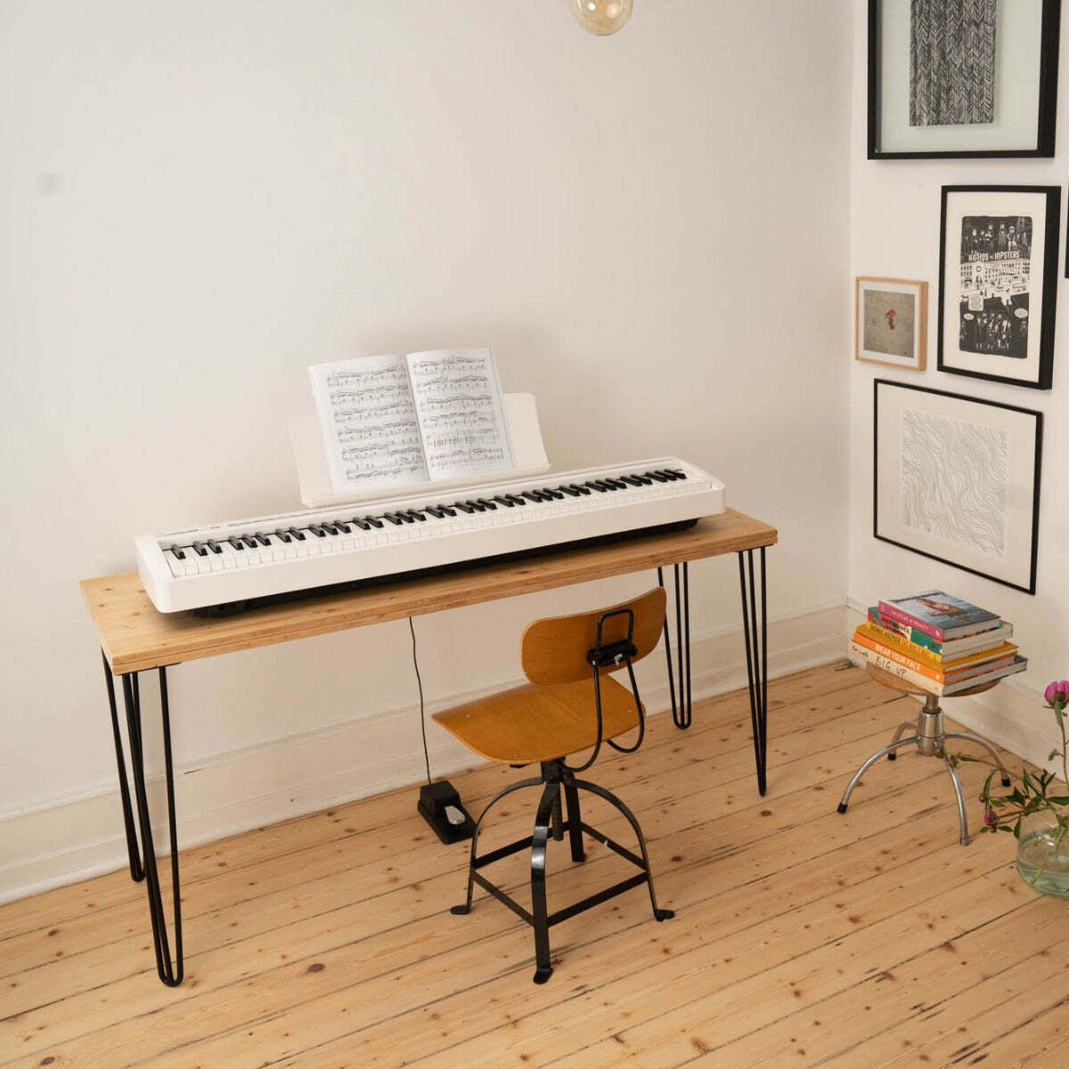 Kawai ES120 Portable Digital Piano - White KEY ESSENTIALS BUNDLE