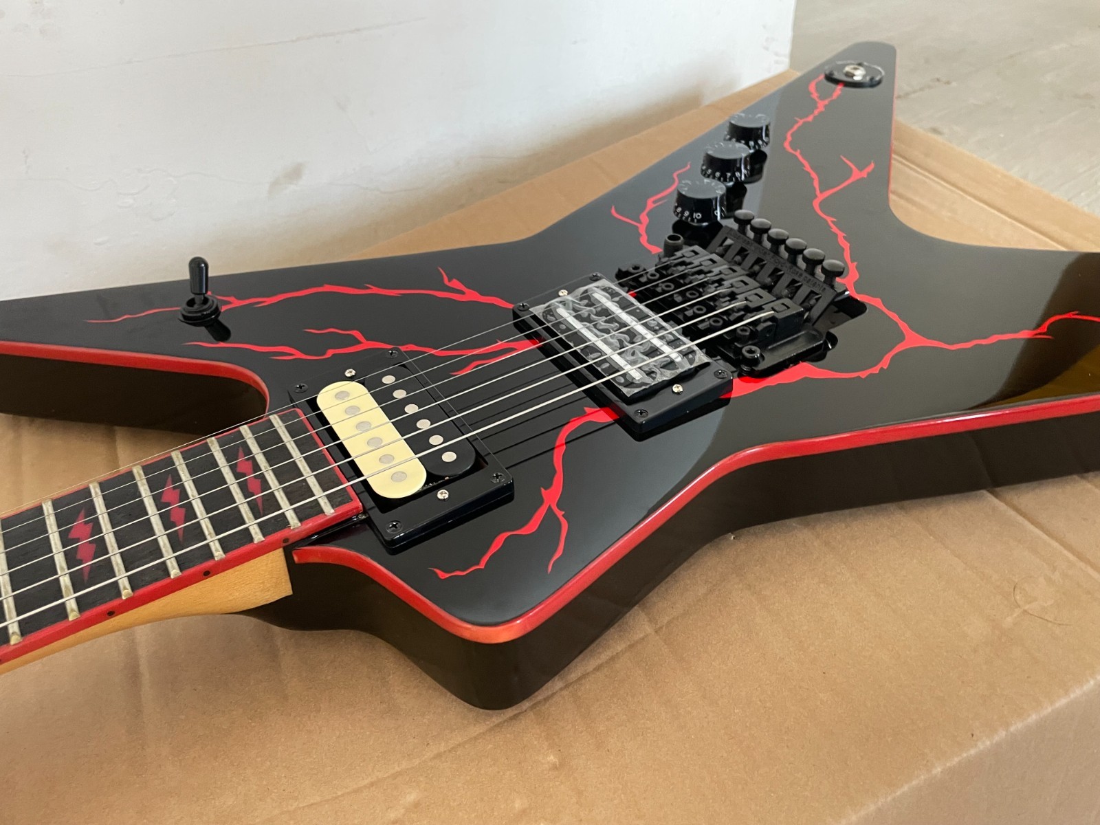Black Panel Red Lightning 6 Strings Dimebag Darrell Model Electric Guitar