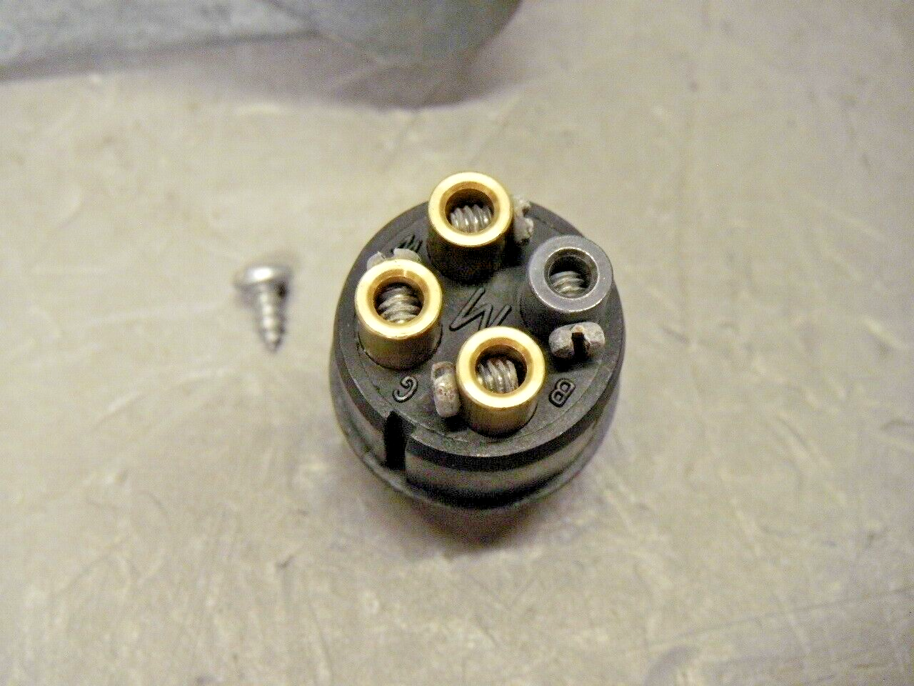 Pollak 11404 Zinc Plated 4-way Round Connector Socket